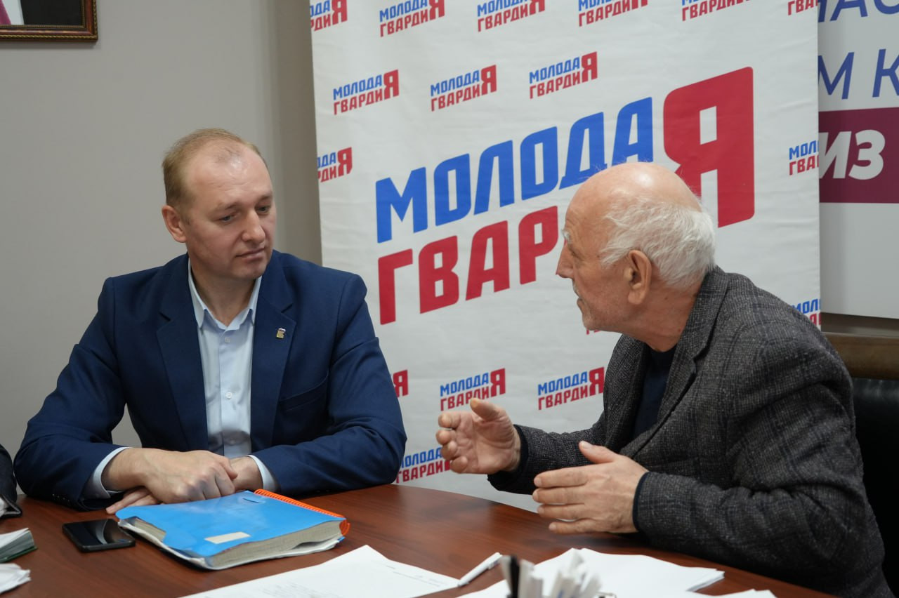 Сергей Касьянов провел в Штабе общественной поддержки ЕР РД приём граждан по вопросам жилищно-коммунального хозяйства